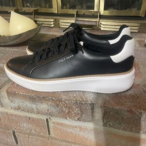 Only Worn once Women Cole Haan Black and White Minimalist Sneakers